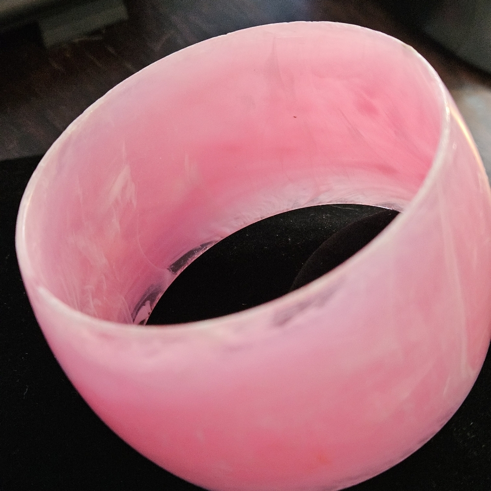 Vintage Mod 80s Pink Smooth Swriled Lucite Chunky Braclet - Picture 9 of 11